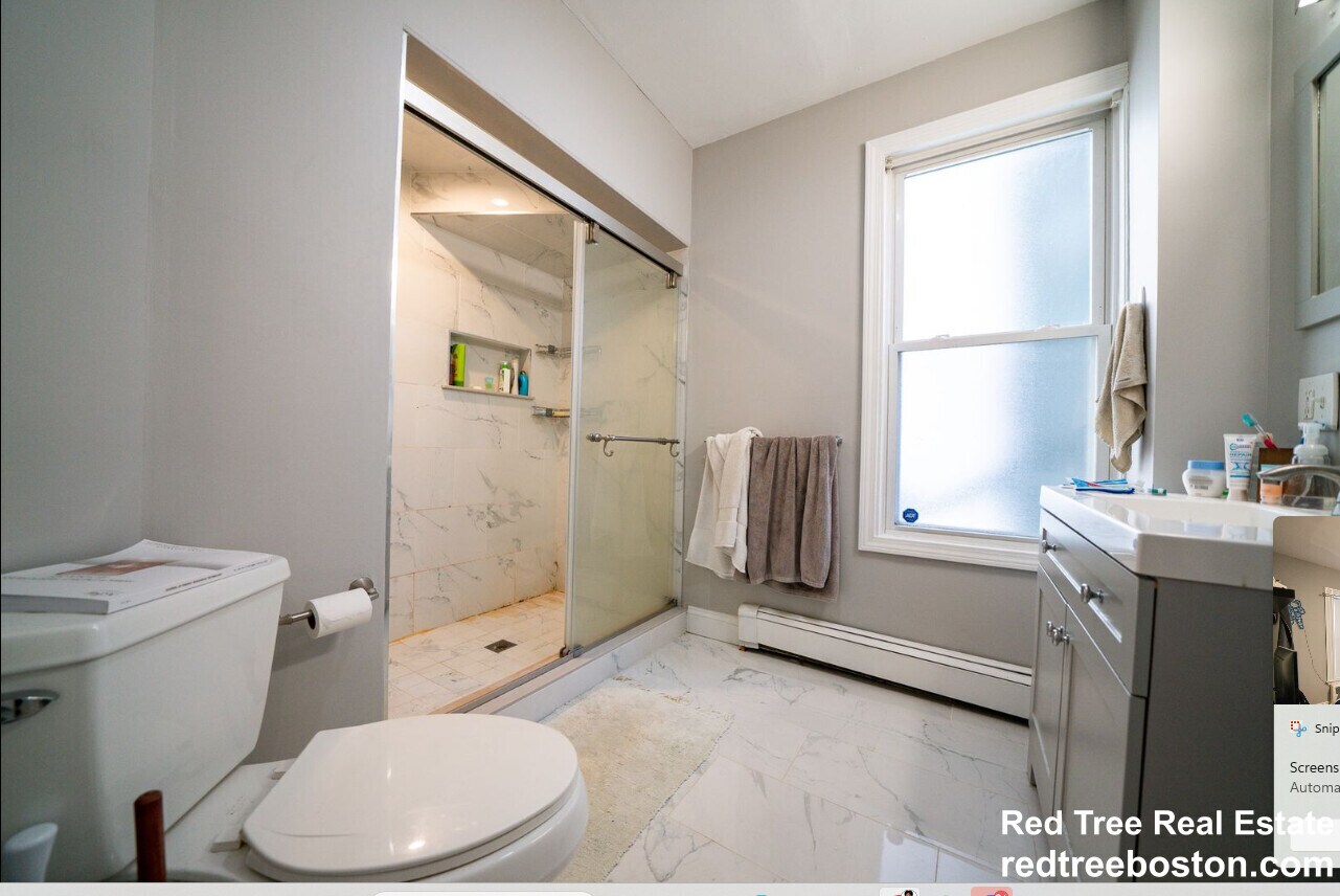 Building Photo - 63 Hillside St