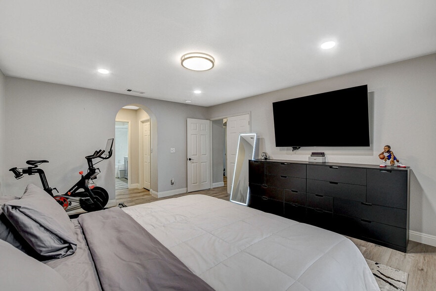 Building Photo - 2224 Lucerne Ct