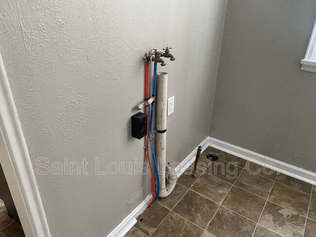 Building Photo - 7411 Jenwood Ave