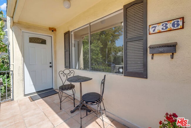 Building Photo - 736 N Poinsettia Pl