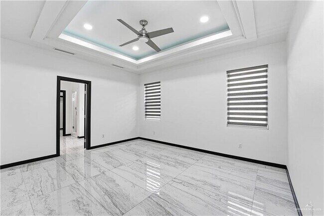 Building Photo - 12 Wisteria Ave