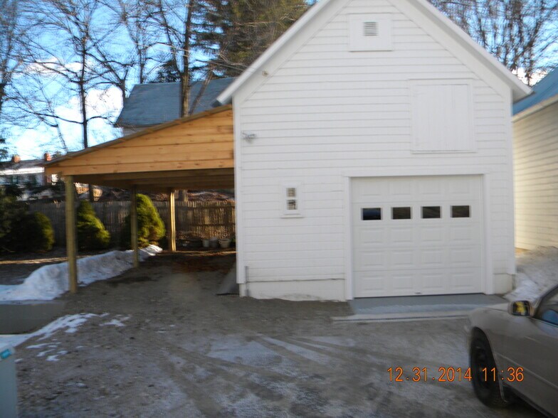 Building Photo - 146 Lake George Ave