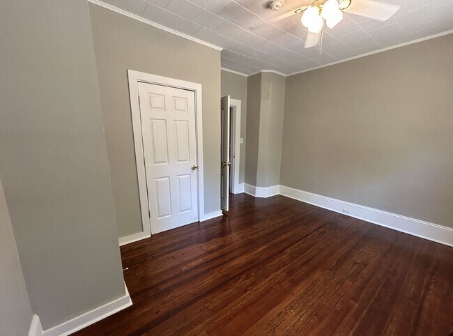 Building Photo - Adorable Home Near Downtown Mooresville!