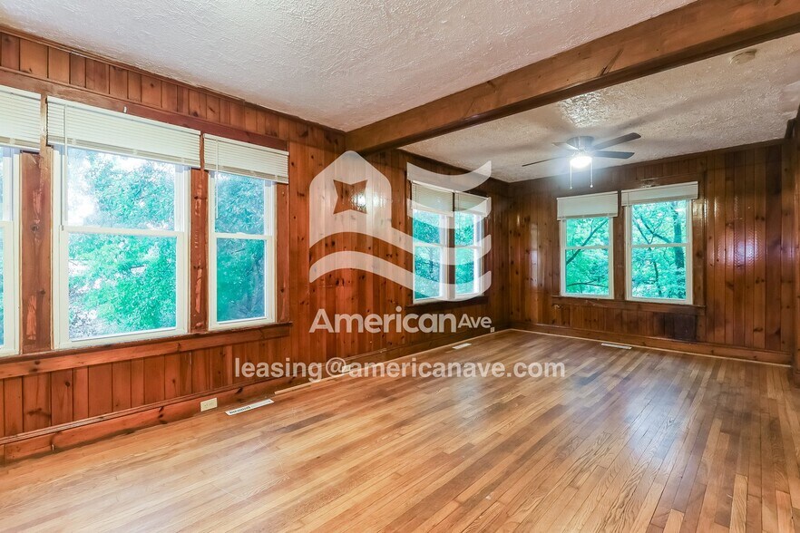 Building Photo - 808 3rd St SE