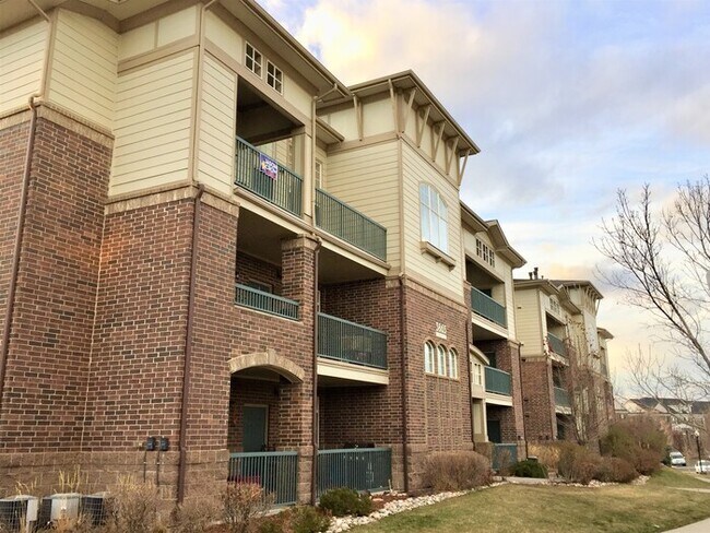 Building Photo - Stunning Condo in Town Center Terrace!