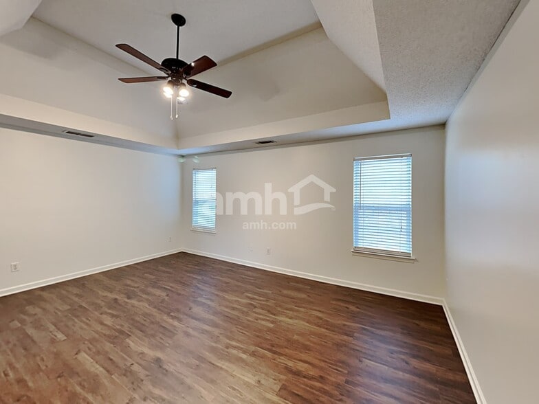 Building Photo - 1209 Lainster Dr SE