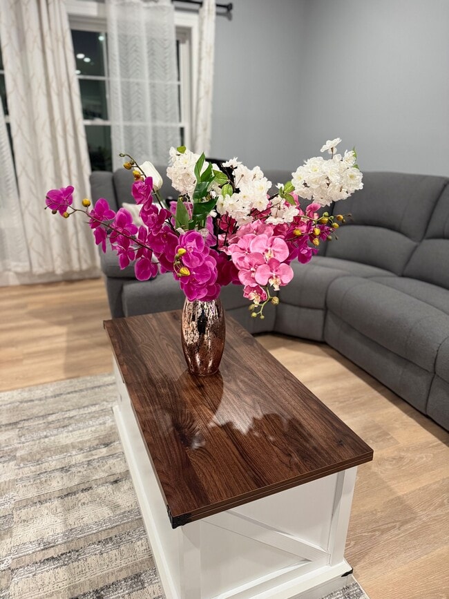 Building Photo - 521 Walnut Hill Rd