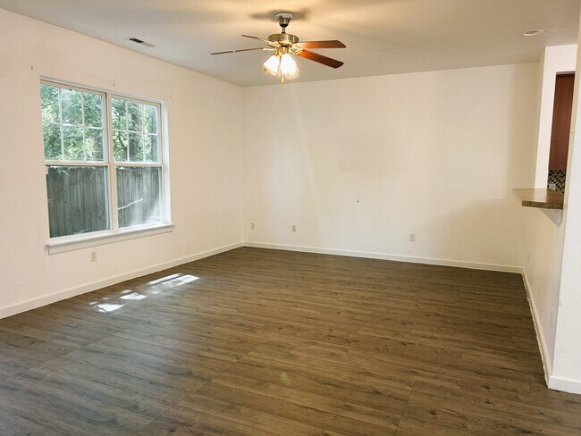 Building Photo - 248 Craftsman Cir
