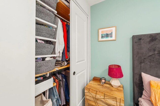 Building Photo - Sunny 1 bed + den 870 sq ft in heart of Petworth!