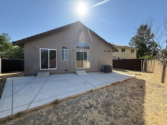 Building Photo - 2032 Johnson Dr