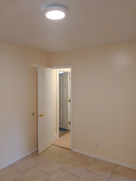 Building Photo - 2537 Chris Ct