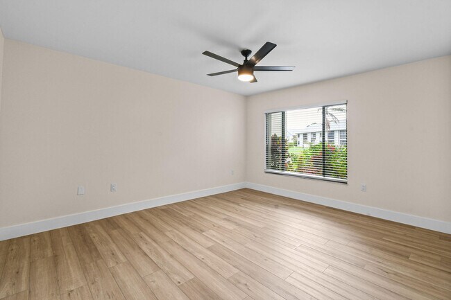 Building Photo - 2233 NW 22nd Ave