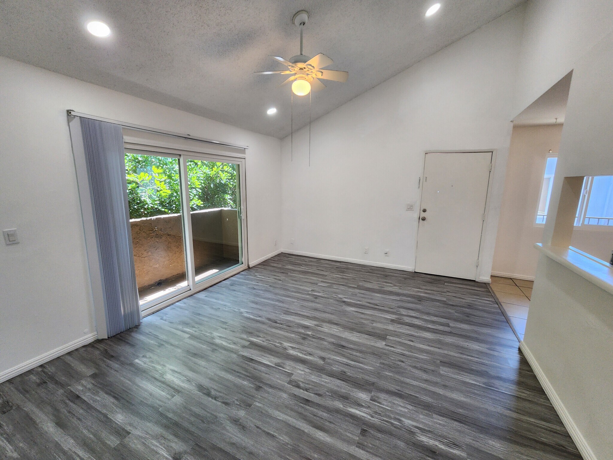 Building Photo - 13043 Vanowen St