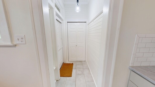 Building Photo - 345 Cloverdale Rd