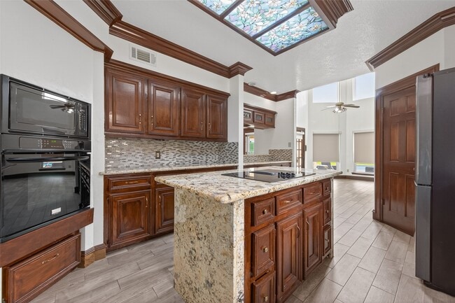 Building Photo - 15106 Dawnbrook Dr
