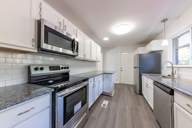 Building Photo - Welcome home!