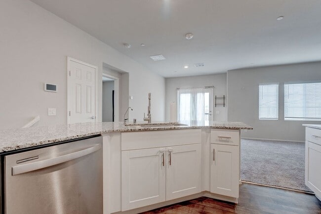 Building Photo - 4735 Ridgeley Ave