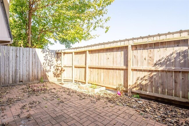 Building Photo - 12633 Memorial Dr