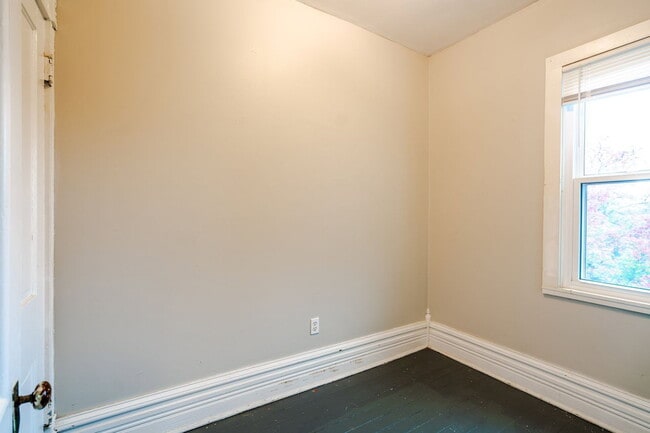 Building Photo - 1250 Indianola Ave