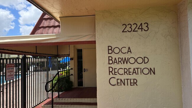 Building Photo - 23305 Barwood Ln N