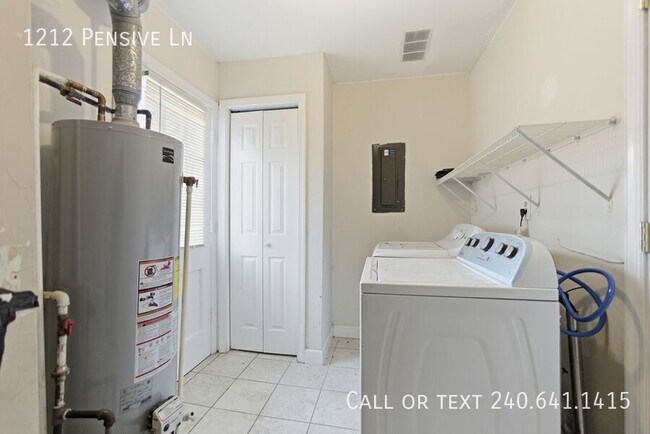 Building Photo - 1212 Pensive Ln