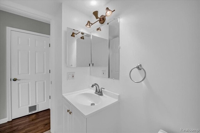 Building Photo - 13426 Denver Cir E