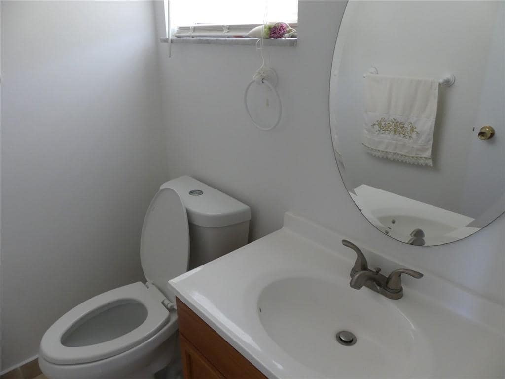 Building Photo - 950 Hillcrest Dr