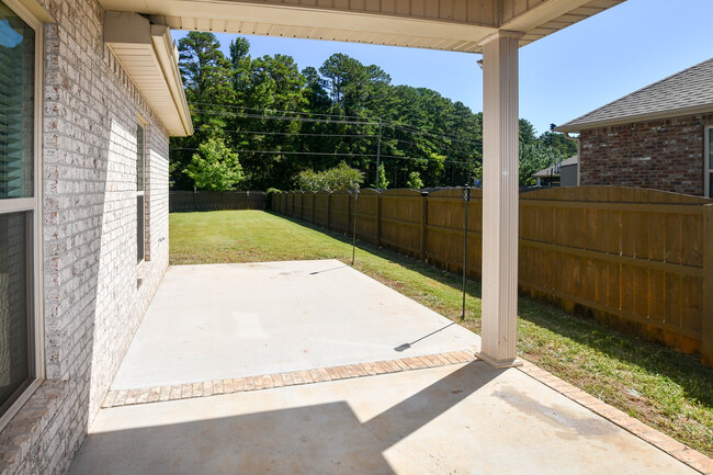 Building Photo - 111 Creek Gravel Dr