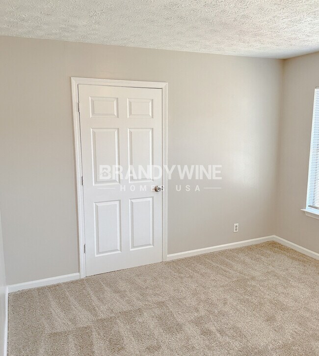 Building Photo - One month FREE RENT!