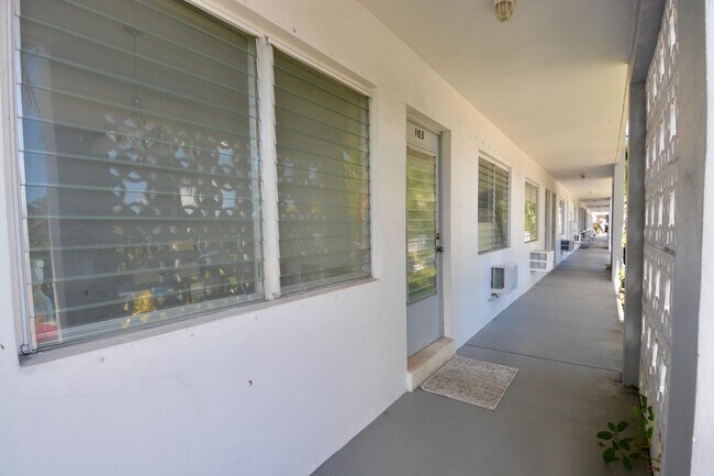 Building Photo - 2000 NE 51st Ct