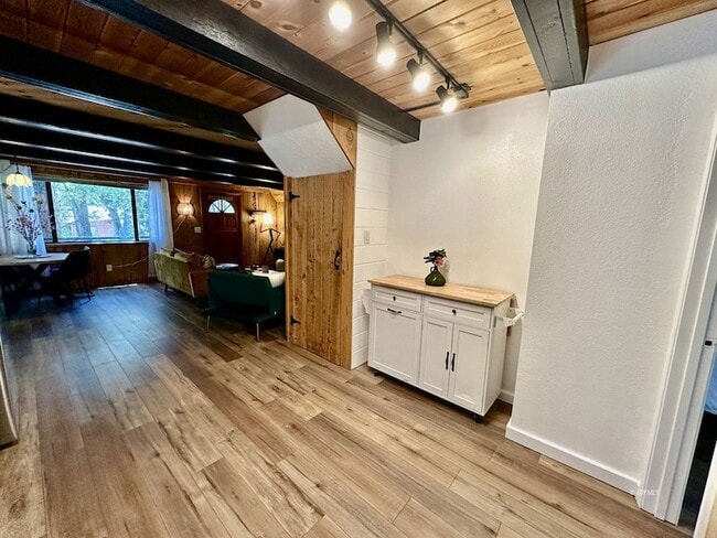 Building Photo - 25245 Rosaline Rd