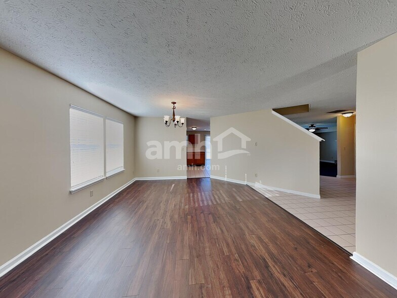 Building Photo - 529 Austrian Way