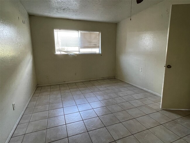 Building Photo - 9434 Tooley Dr