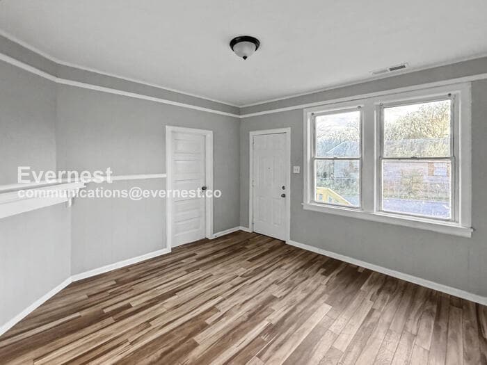 Building Photo - 316 School Rd