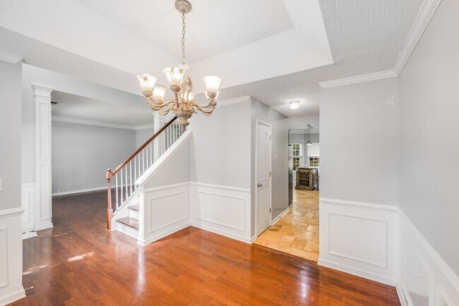 Building Photo - Beautiful 3BR/2.5BA Near Rivergate & Charl...