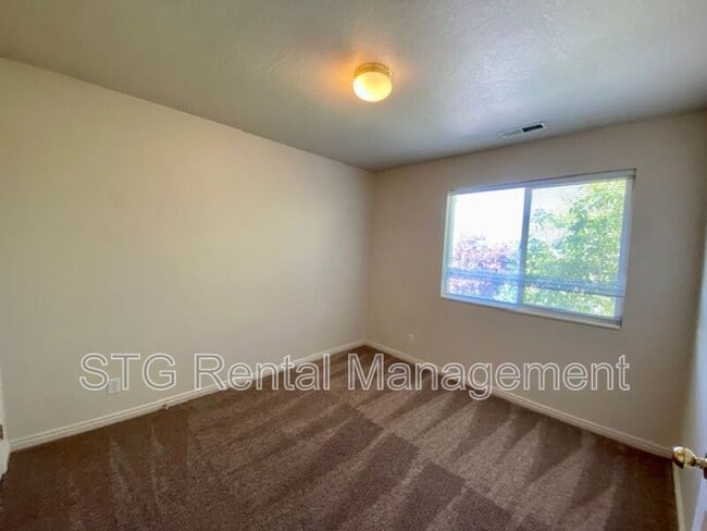Building Photo - 180 E 100 N