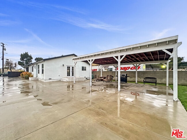 Building Photo - 10328 Firmona Ave