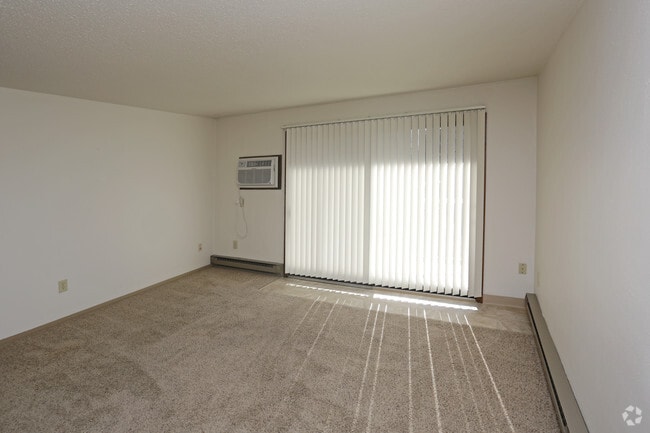 Living Area - Arrowhead Estates 2601