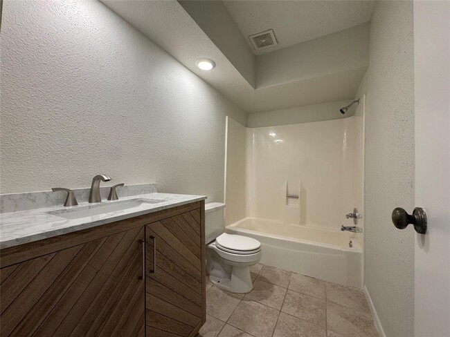 Building Photo - 22018 Elsinore Dr