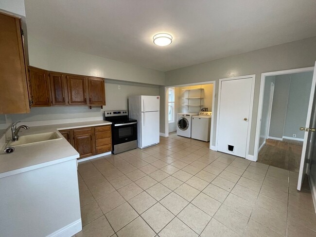 Building Photo - Single-family Home on Tipperary Hill