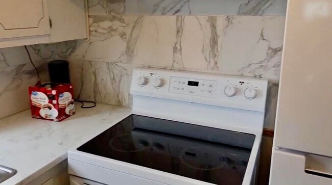 Building Photo - 226 Windsor J