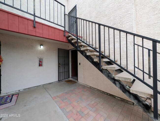 Building Photo - 4211 E Palm Ln