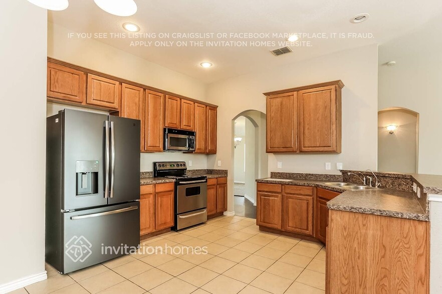 Building Photo - 904 Peach Ln