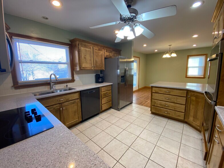 Building Photo - 9601 Horton St