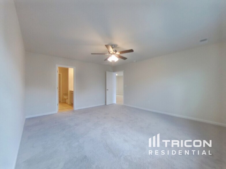 Building Photo - 3075 Whispering Willows Ct