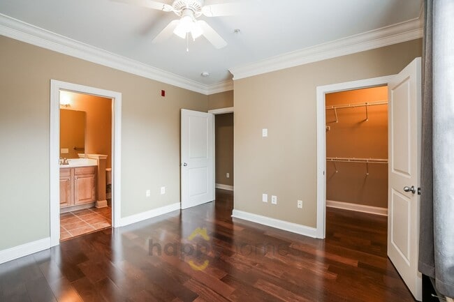 Building Photo - Stunning 2BR/2BA Condo in the Heart of Mt. Pleasant