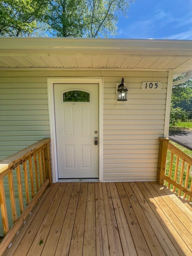 Building Photo - Renovated Home Off Madison Street – Pet Friendly!