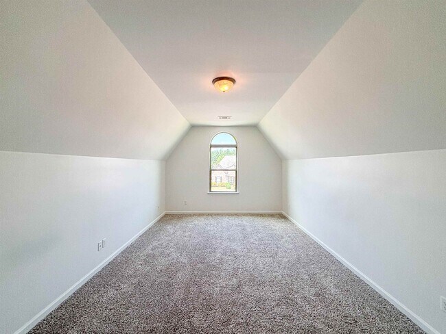 Building Photo - 6839 Hare Hill Dr