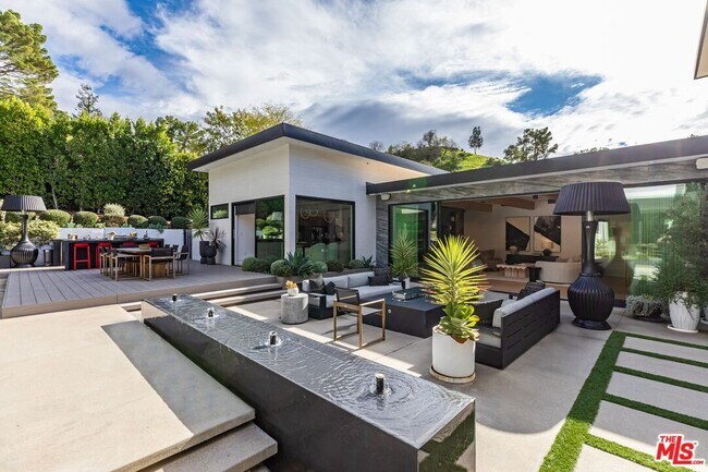 Building Photo - 9455 Eden Dr