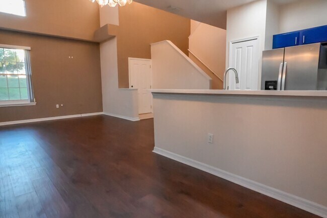 Building Photo - ~4/3~Monroe Circle~Woodwind Bay~Beautiful Town Home!